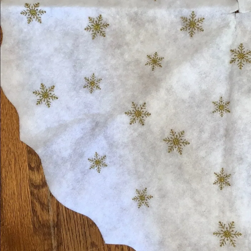‎Vtg white Christmas tree skirt /gold snowflakes